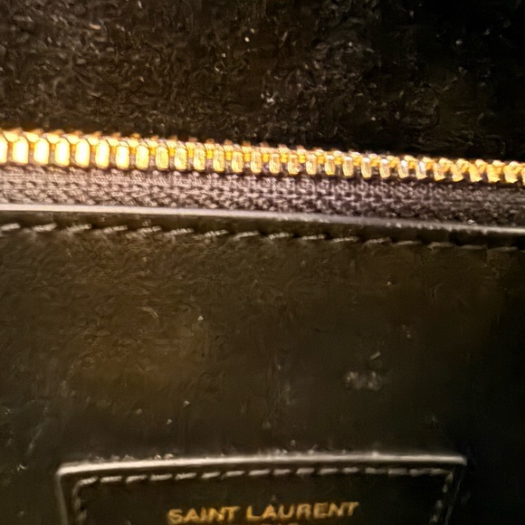 Saint Laurent
Le 5 A 7 Small Hobo Bag in Leopard-Print Calf Hair - Picture 10 of 11